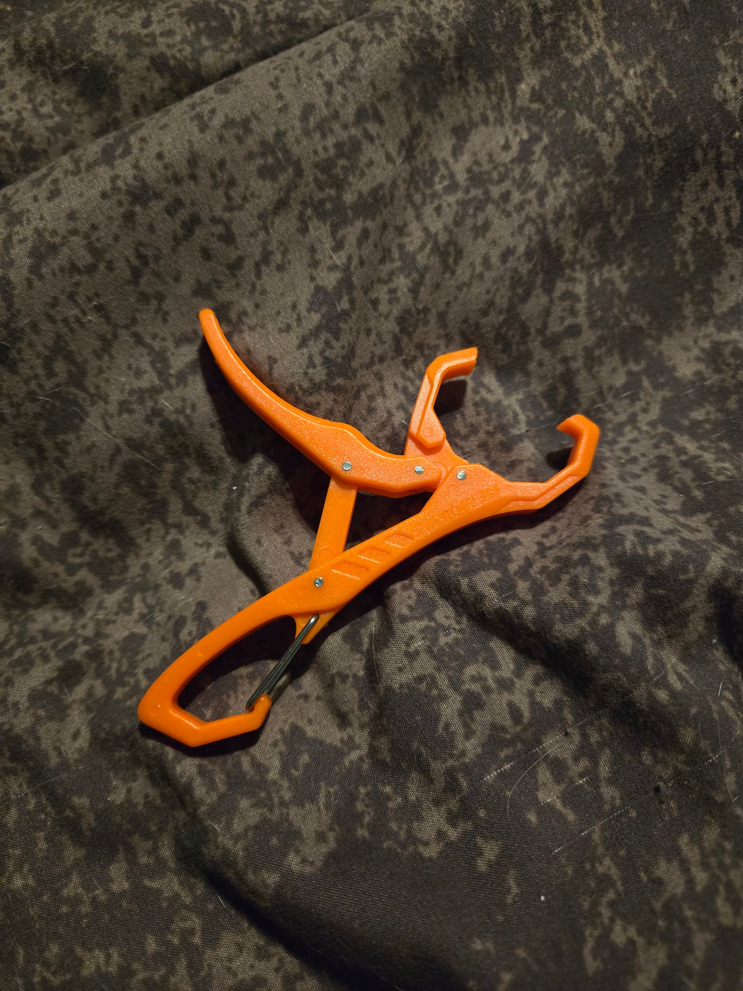 Keychain fish grips