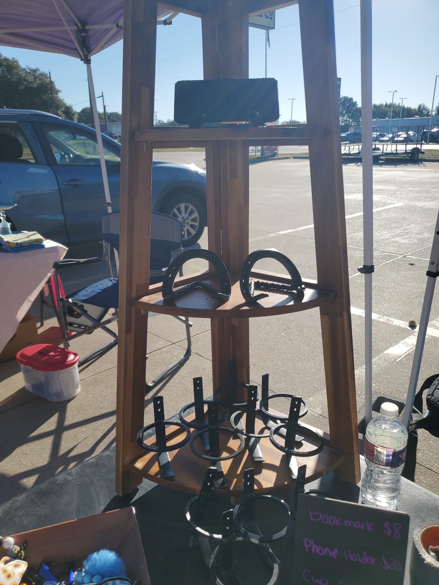 Horseshoe phone/tablet holders