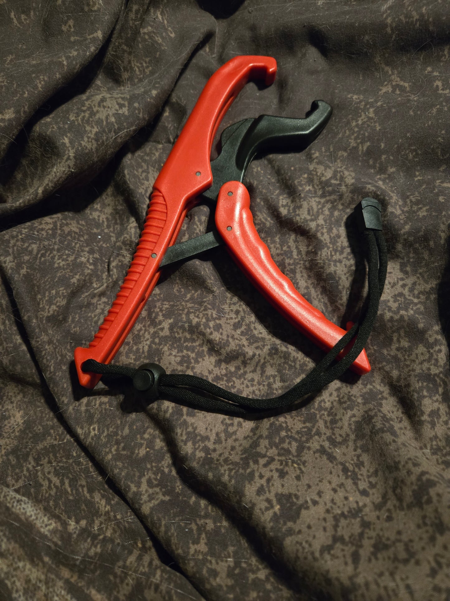 Large fish grips