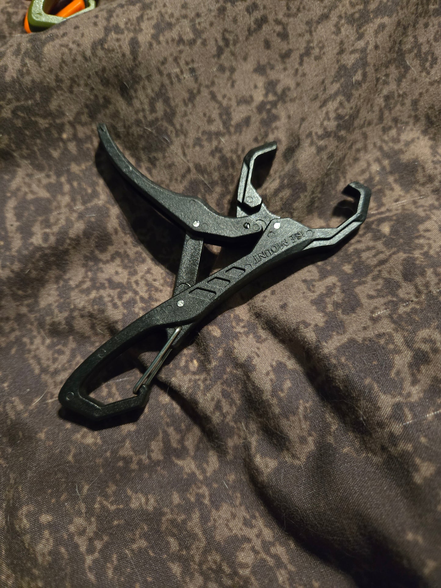 Keychain fish grips