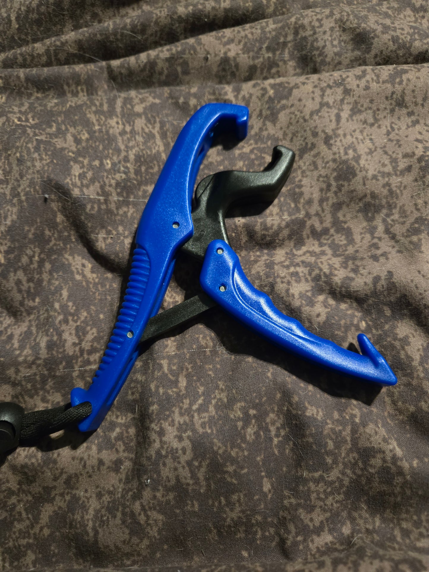 Small fish grips