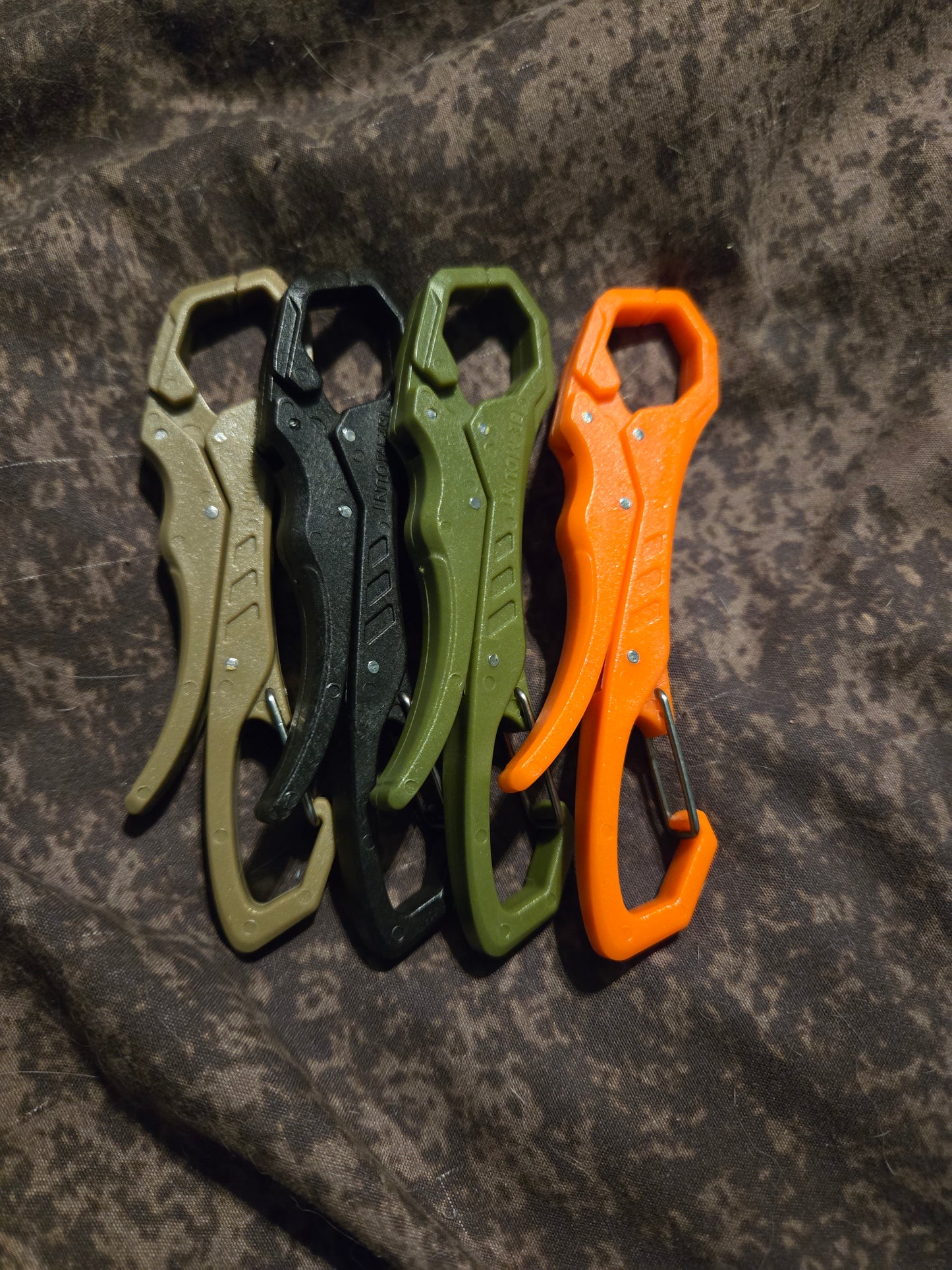 Keychain fish grips