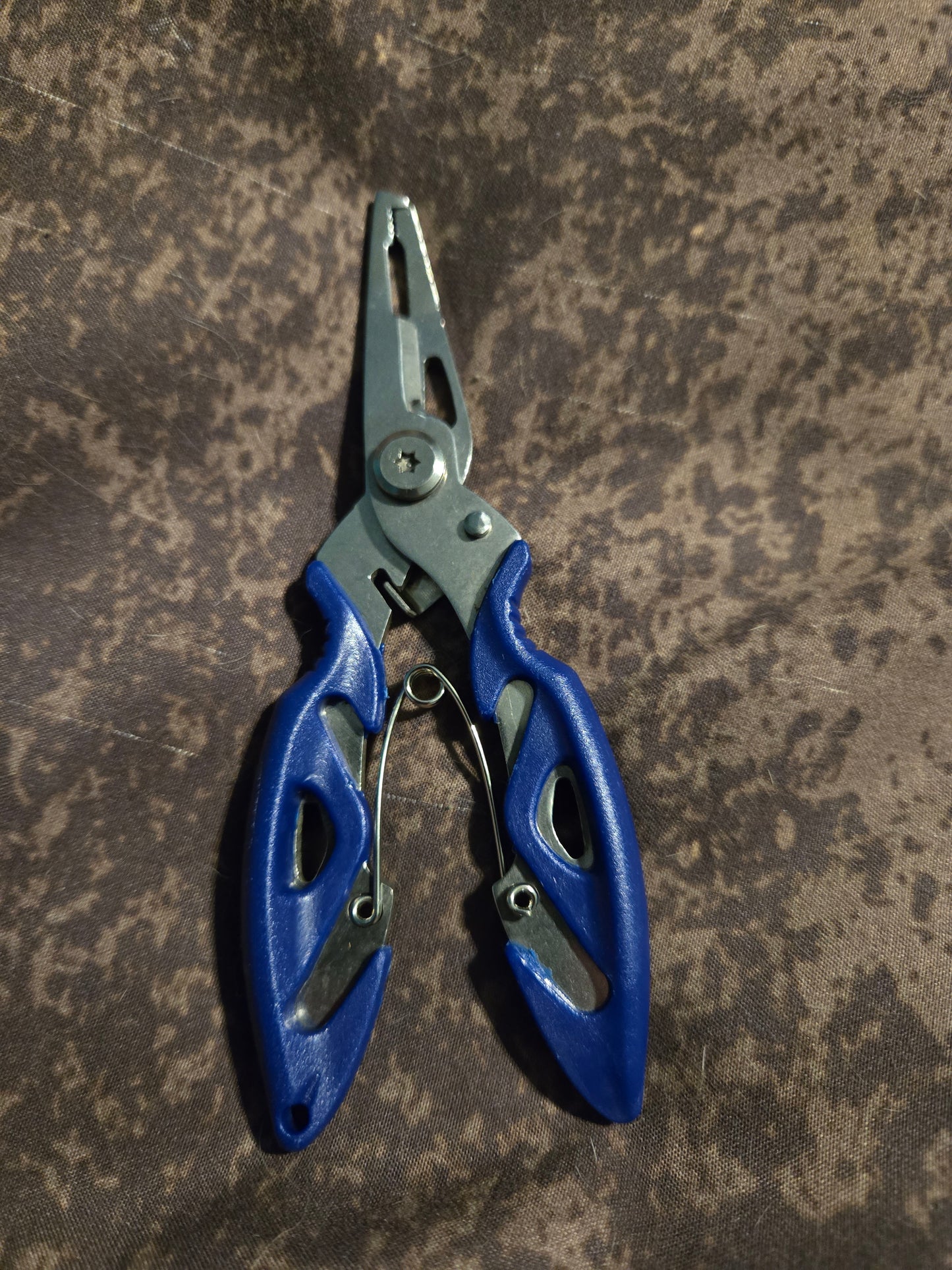 Fishing pliers