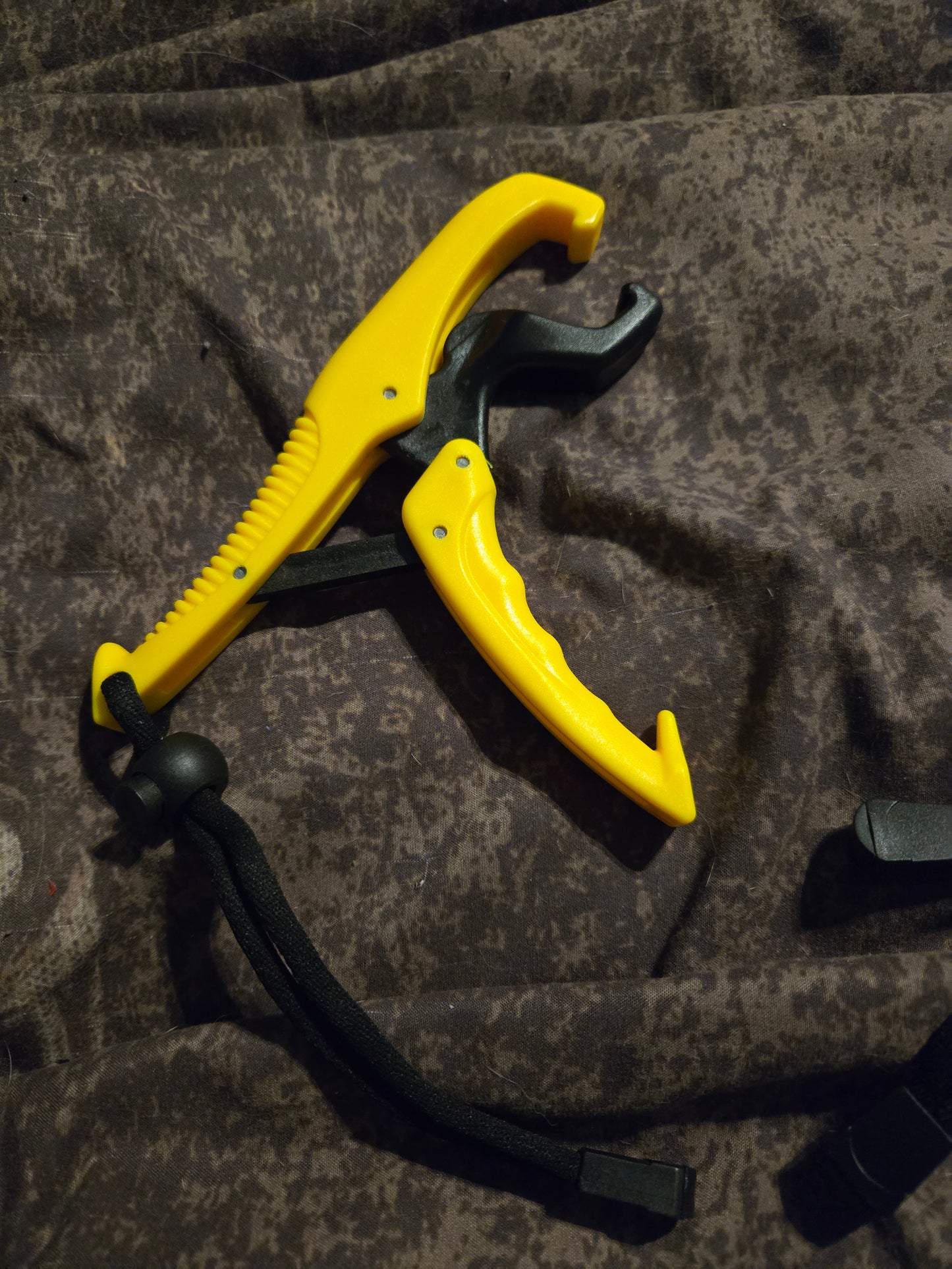 Small fish grips