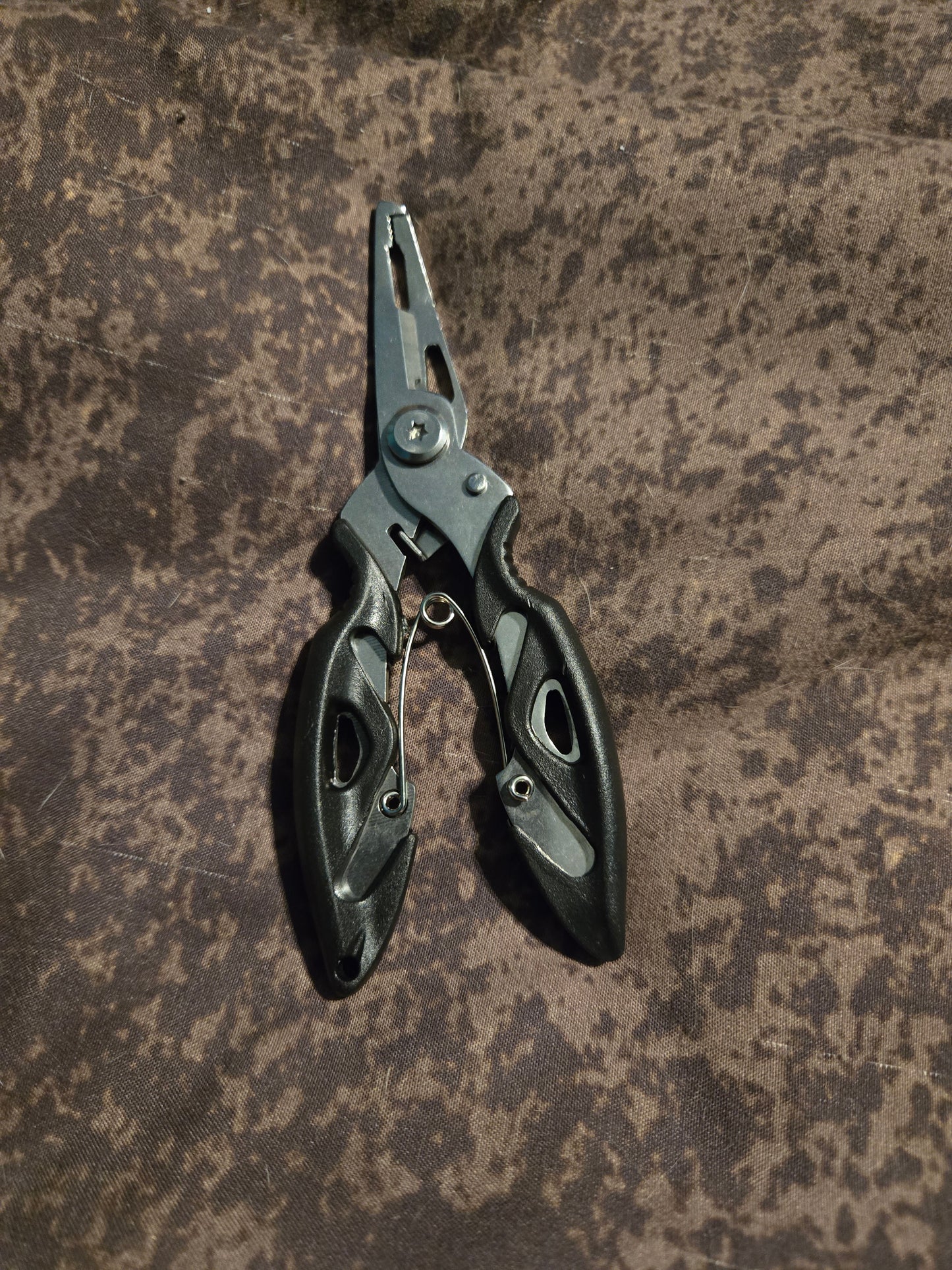 Fishing pliers