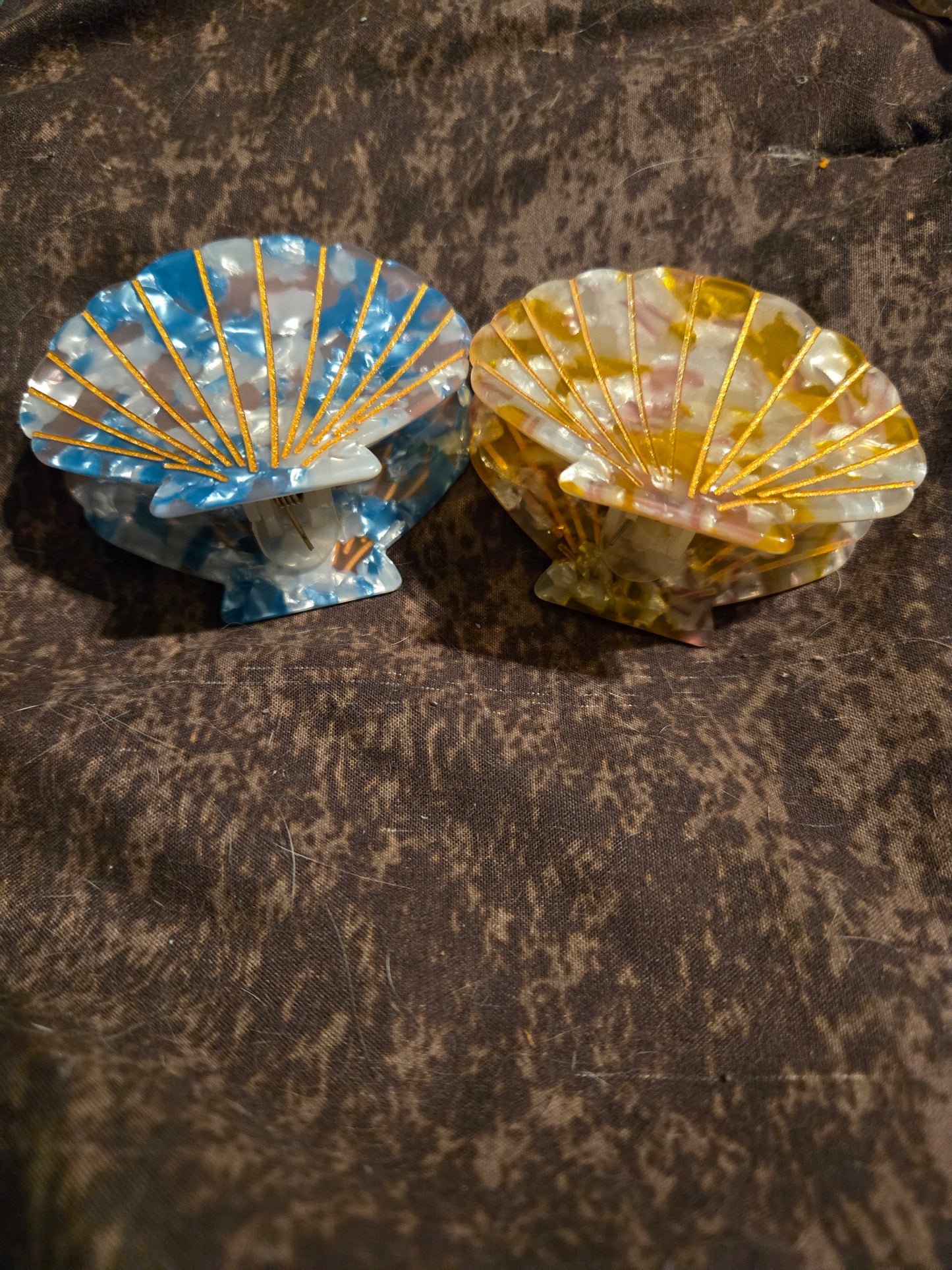 Small shell hair clips