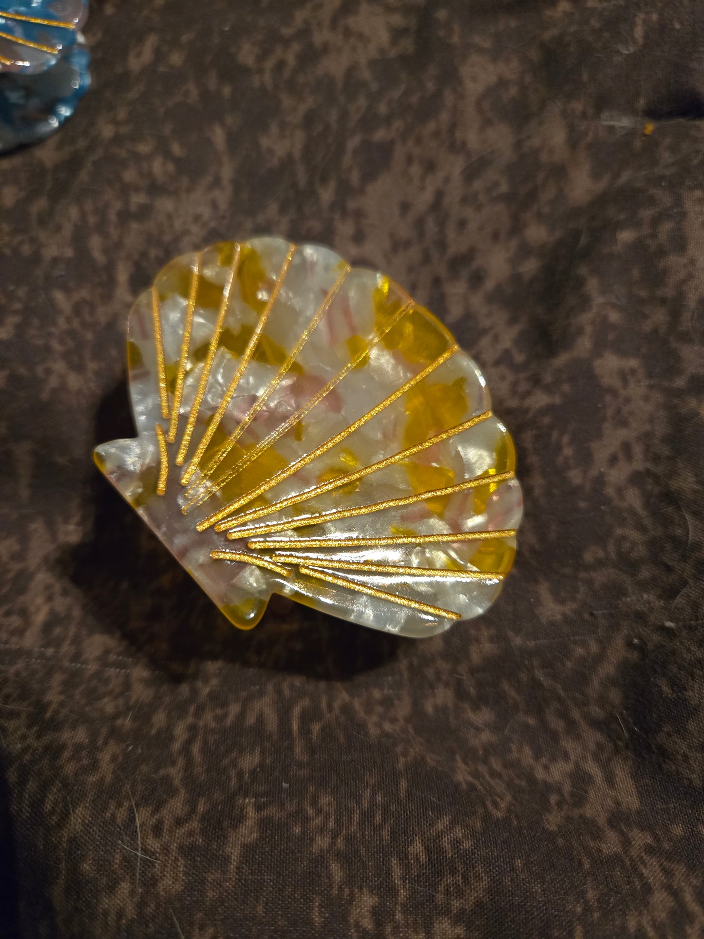 Small shell hair clips