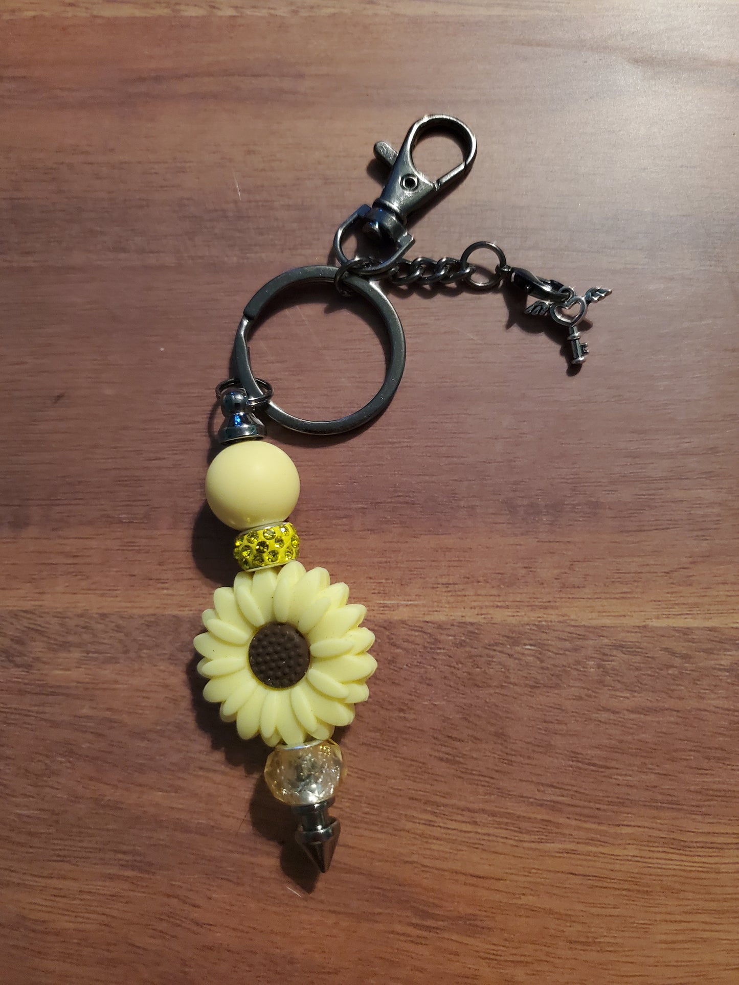 Yellow daisy beaded keychain